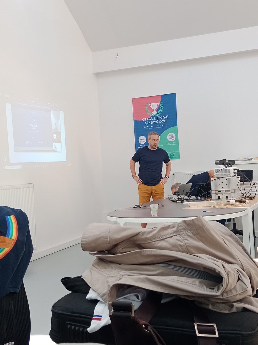 thierrybehin's tweet image. Merci #AXA pour la participation à l&apos;event #ecoCode. La keynote d&apos;Olivier Le Goaër est très inspirante, dans l&apos;it 90% de l&apos;impact écologique vient du matériel, mais n&apos;oublions pas qu&apos;il sert uniquement à faire tourner les 10% logiciel. Rendons nos applis moins gourmandes  #cnumr