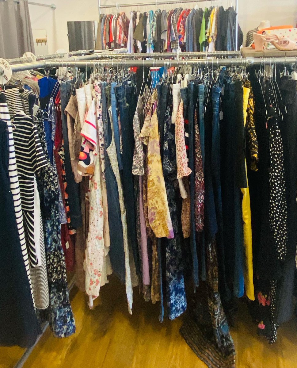 JeanMarieFIEVET's tweet photo. Implantée depuis début avril 2022, à Bressuire, Seconde Vie est une boutique permettant l’achat de vêtement d’occasion, gérée par Madame Gaufreteau. 🌍 A la fois économique et écologique, cette démarche s’inscrit dans l’air du temps pour le bonheur de tous ! 💶 https://t.co/qClrNrQt3o