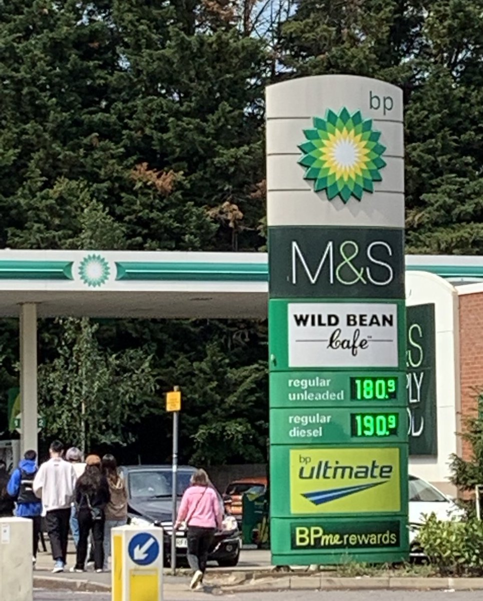 footballmc's tweet photo. £1.80 for petrol, £1.90 for diesel .. Cockfosters Road on Jubilee Day. Blatant profiteering #costofliving #totalripoff https://t.co/35tX7qwCxz