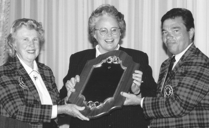 #TBT - 1998: @USGA President Judy Bell accepts @ASGCA Donald Ross Award from Alice Dye and Bob Lohmann. At the time, Bell was the second woman to receive the Ross Award, following Dinah Shore. @ILoveDyeGolf @LohmannQuitno