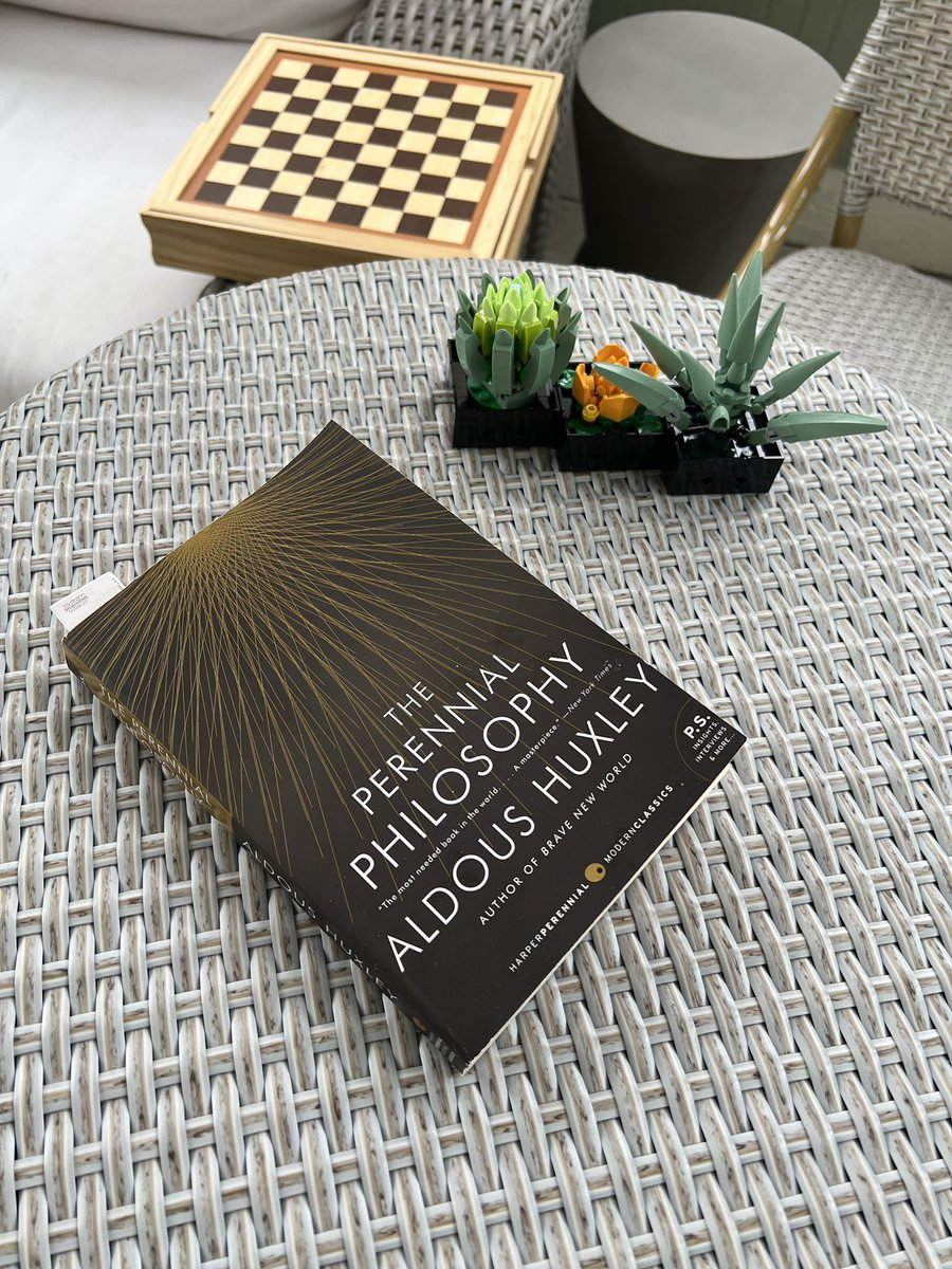 grantglas's tweet photo. There’s a book in every spot I think at home &amp; work. Where do you keep your books? @JamesClear makes a great point: To change habits make the positive change part of your physical environment. https://t.co/VGCaymPPTb