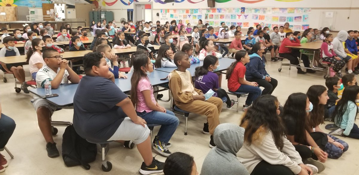 AngelicaHalphen's tweet photo. At Pugh Elementary there is always magic happening! Students enjoying a Magic Show!! @EricaMGil @EricaMGil @HoustonISD @HISDEspanol https://t.co/2UIJe2QVlQ