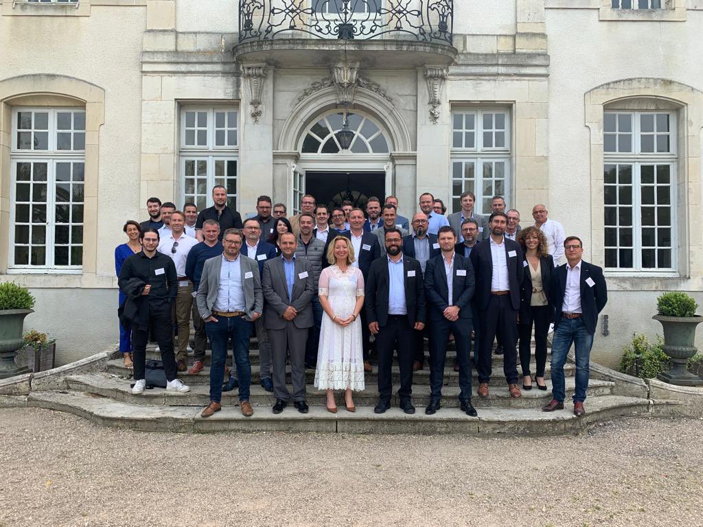 Covage_News's tweet photo. [#FiberTour] 4e étape de notre Road Trip de la #fibre aujourd’hui à #Nancy.
Merci à la quarantaine d’opérateurs clients &amp; partenaires présents.
📌Le rôle de Covage ? Être le facilitateur des #solutions fibre dédiées aux besoins des #entreprises #lafibrenousrapproche #FTTO https://t.co/lc8HcOicB1