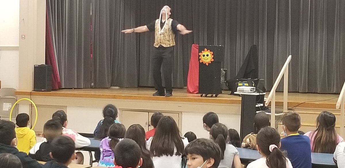 AngelicaHalphen's tweet photo. At Pugh Elementary there is always magic happening! Students enjoying a Magic Show!! @EricaMGil @EricaMGil @HoustonISD @HISDEspanol https://t.co/2UIJe2QVlQ