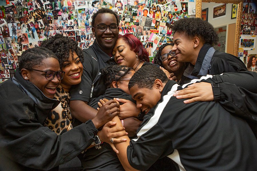 . @TheTonyAwards and Carnegie Mellon are proud to announce that drama teacher Roshunda Jones-Koumba of @CarverHS_AISD in Houston will receive the 2022 Excellence in Theatre Education Award. cmu.is/jones-koumba #ApplaudMyTeacher