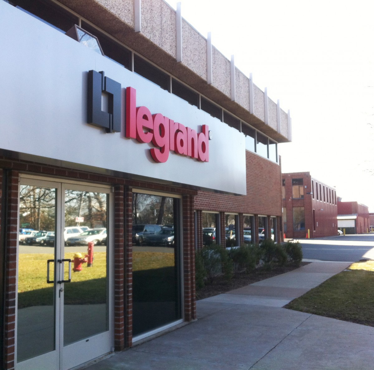 After exceeding two #BetterPlantsChallenge goals (25% &amp; 20%), <a href="/LegrandNA/">Legrand</a> has hit a new milestone of further reducing its #energy intensity by another 14%! Learn how Legrand is leveraging new tech, engaged employees, &amp; more to accelerate its success: ow.ly/gJIi50Jm18i