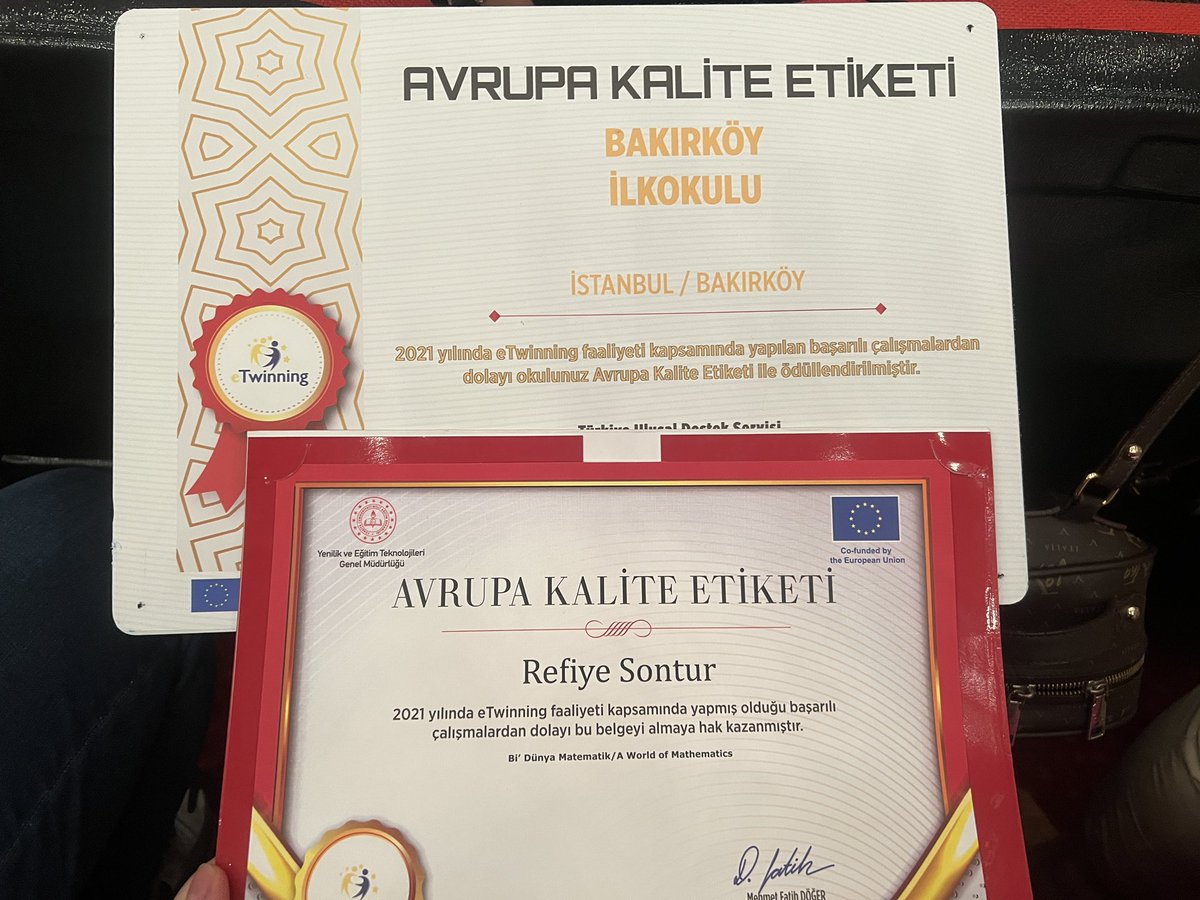 Refiyesntr's tweet photo. eTwinning ödül töreni @BakirkoyMEM 
@eylemtuncay @IKUedu @eTwinning_ist @cepni6144 @istanbulilmem https://t.co/2NB4Zhf8w9