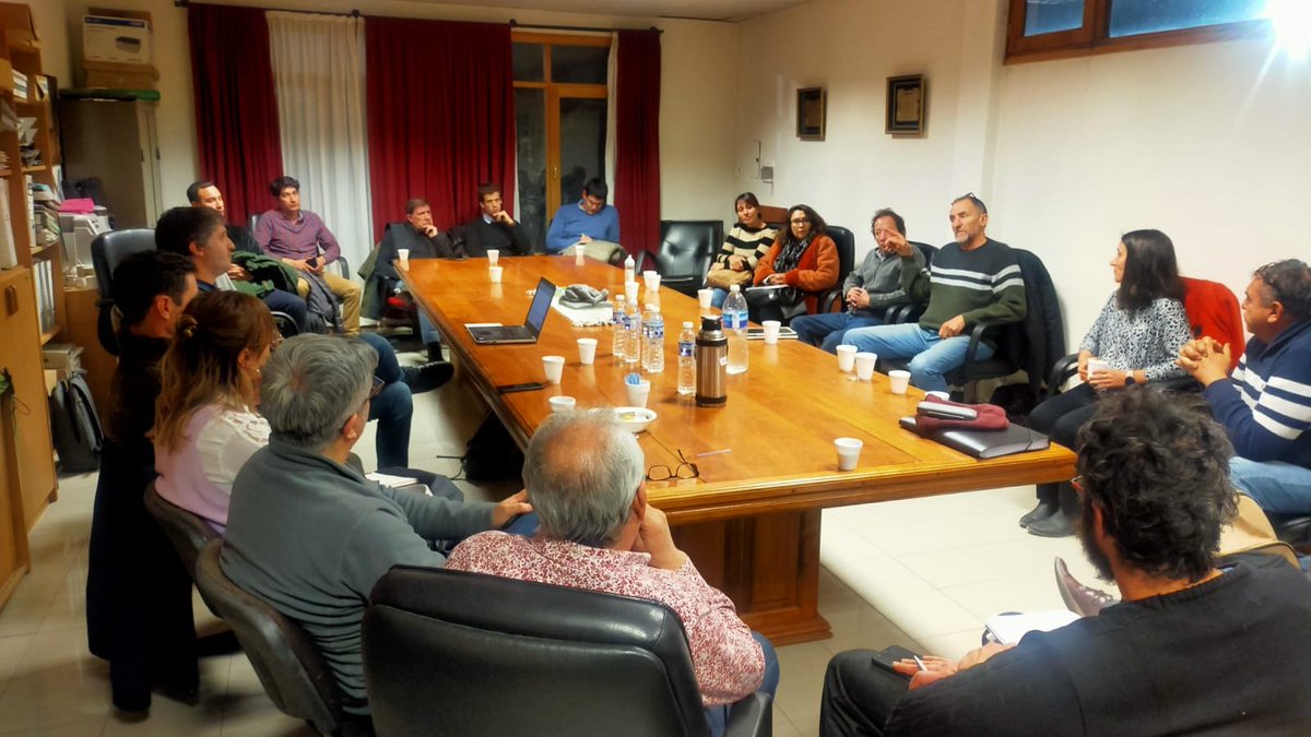 En #JuníndelosAndes nos reunimos con el intendente y con la Cámara de Comercio local para informar sobre el Programa de Crédito Fiscal para Inversiones.
Además, visitamos a "Transportes Amun" y "Corralón El Salva", pymes que accedieron a la herramienta de alivio fiscal en 2021.