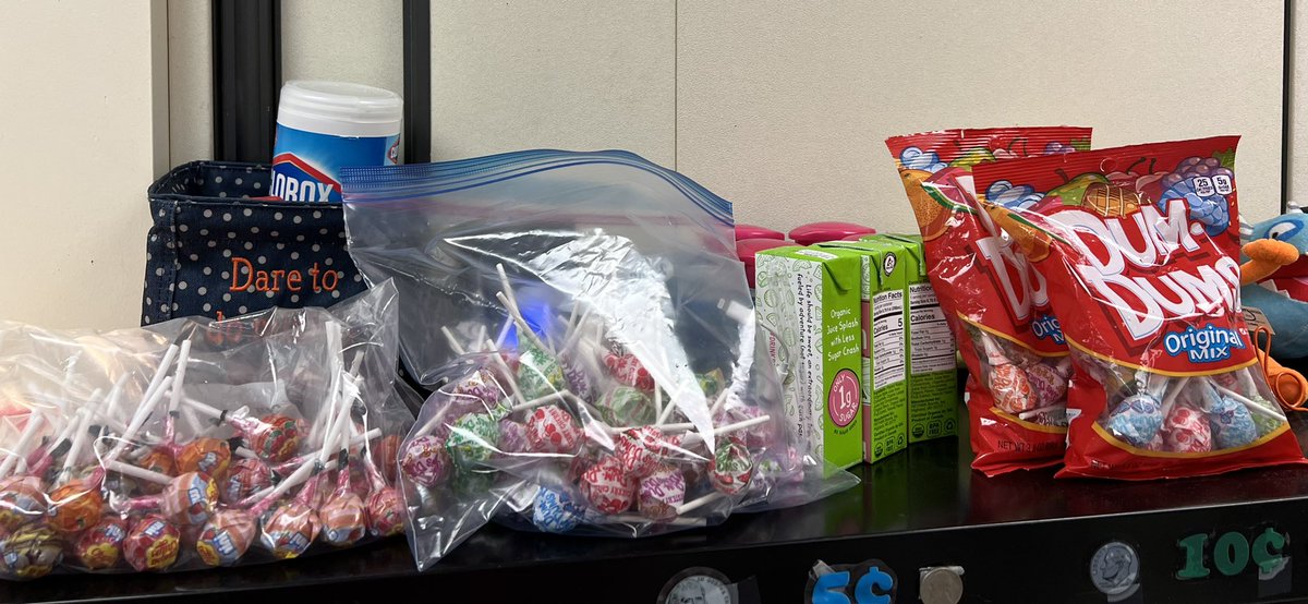 JRobinsonKinder's tweet photo. Thank you families for the extra juice &amp; lollipops! L=lollipops #ABCcelebration #ThankfulForYou #EndOfYearFunDays https://t.co/tW4eyL9uvJ