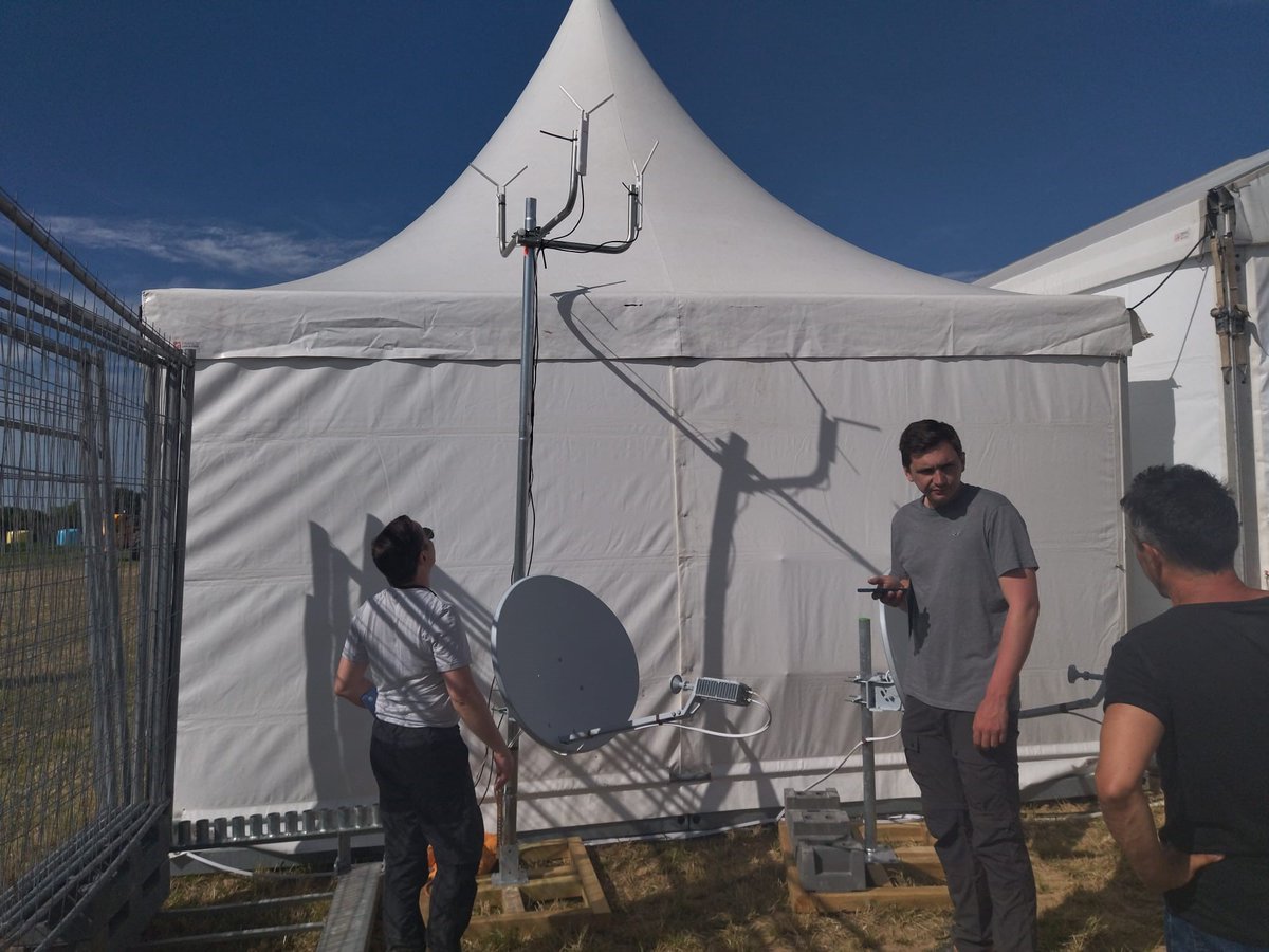 Numerisat🛰️ (@numerisat73) on Twitter photo Mercredi, notre équipe <a href="/Numerisat73/">Numerisat🛰️</a> s'est déplacée à la #Mayenne afin d'alimenter en #Internet Haut Débit le salon de Agrial qui aura lieu ce week-end.🚜👨🌾
En collaboration avec M2 Events Group, le salon proposera ainsi un accès wifi performant sur une surface de 10 hectares🌾🌐 Mercredi, notre équipe <a href="/Numerisat73/">Numerisat🛰️</a> s'est déplacée à la #Mayenne afin d'alimenter en #Internet Haut Débit le salon de Agrial qui aura lieu ce week-end.🚜👨🌾
En collaboration avec M2 Events Group, le salon proposera ainsi un accès wifi performant sur une surface de 10 hectares🌾🌐