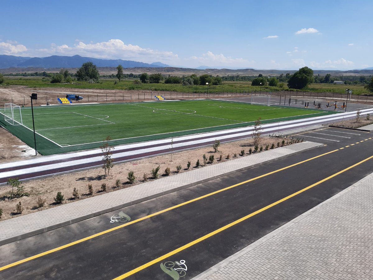 AkmalHeuristic's tweet photo. Qorobağda urushdan song yangi qurilish boshlanib bitish arafasida.
Qoraboğdagi ilk sport maydonchasini bitirib topshirdik. #Hatko #bestartificialturf https://t.co/f91OSJiMFe
