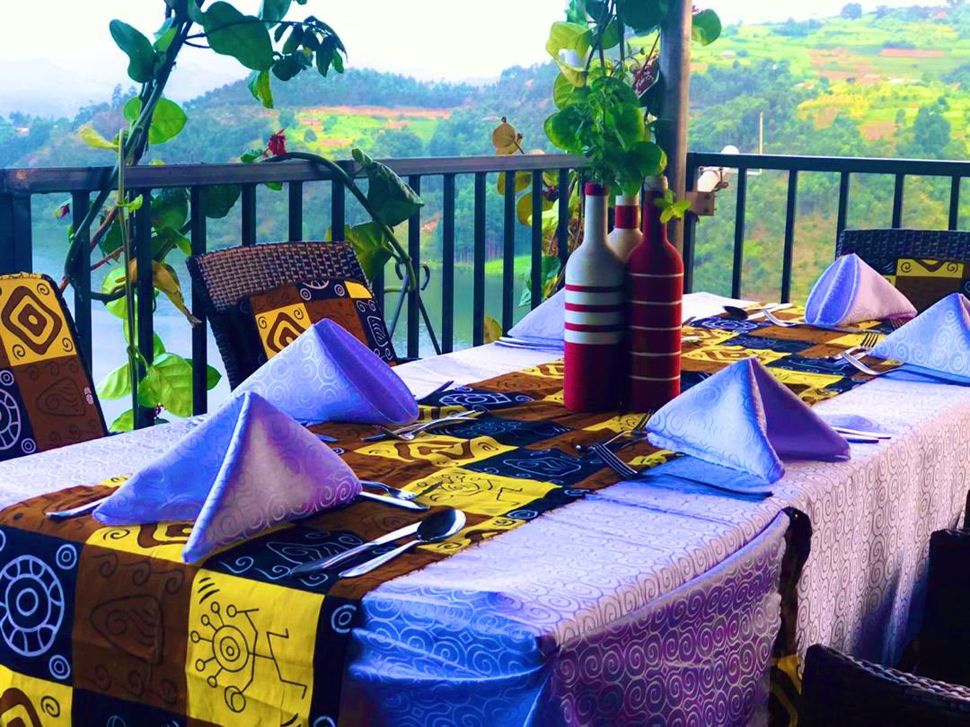 UgandaWaka's tweet photo. Lake Mulehe Gorilla Lodge is a midrange facility which offers accommodation to the travelers offering spectacular views of Lake Mulehe and the mountains Muhabura, Mgahinga and Sabinyo.

https://t.co/lKvOT71YZB

📸 Courtesy

#Ugandawaka #ExploreUganda #VisitKisoro https://t.co/BzzNANO5Vz