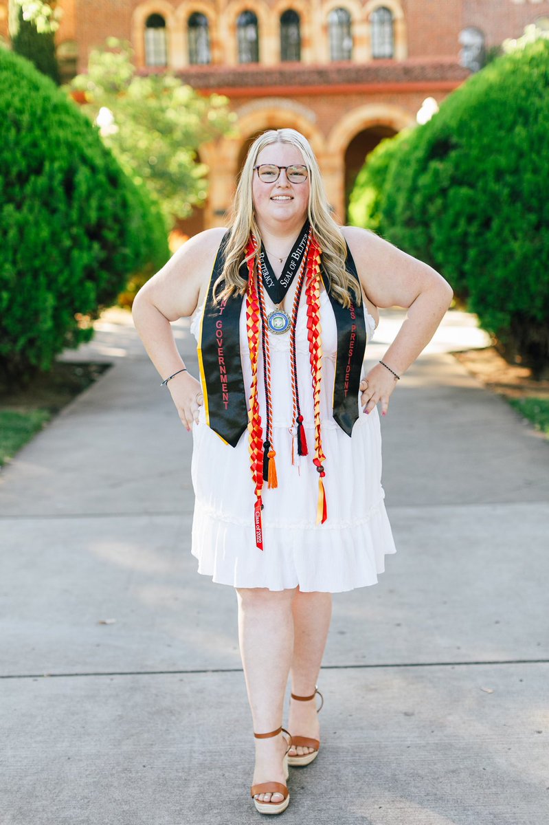 SM_Kim_8975's tweet photo. My baby girl graduates tonight! I am so proud of her and all her accomplishments! @UPortland she’s coming for you in the fall! #8975Proud #CHS2022 #HDMom https://t.co/WU5l4MzdVP