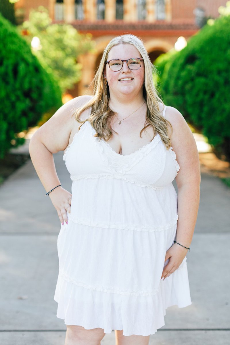 SM_Kim_8975's tweet photo. My baby girl graduates tonight! I am so proud of her and all her accomplishments! @UPortland she’s coming for you in the fall! #8975Proud #CHS2022 #HDMom https://t.co/WU5l4MzdVP