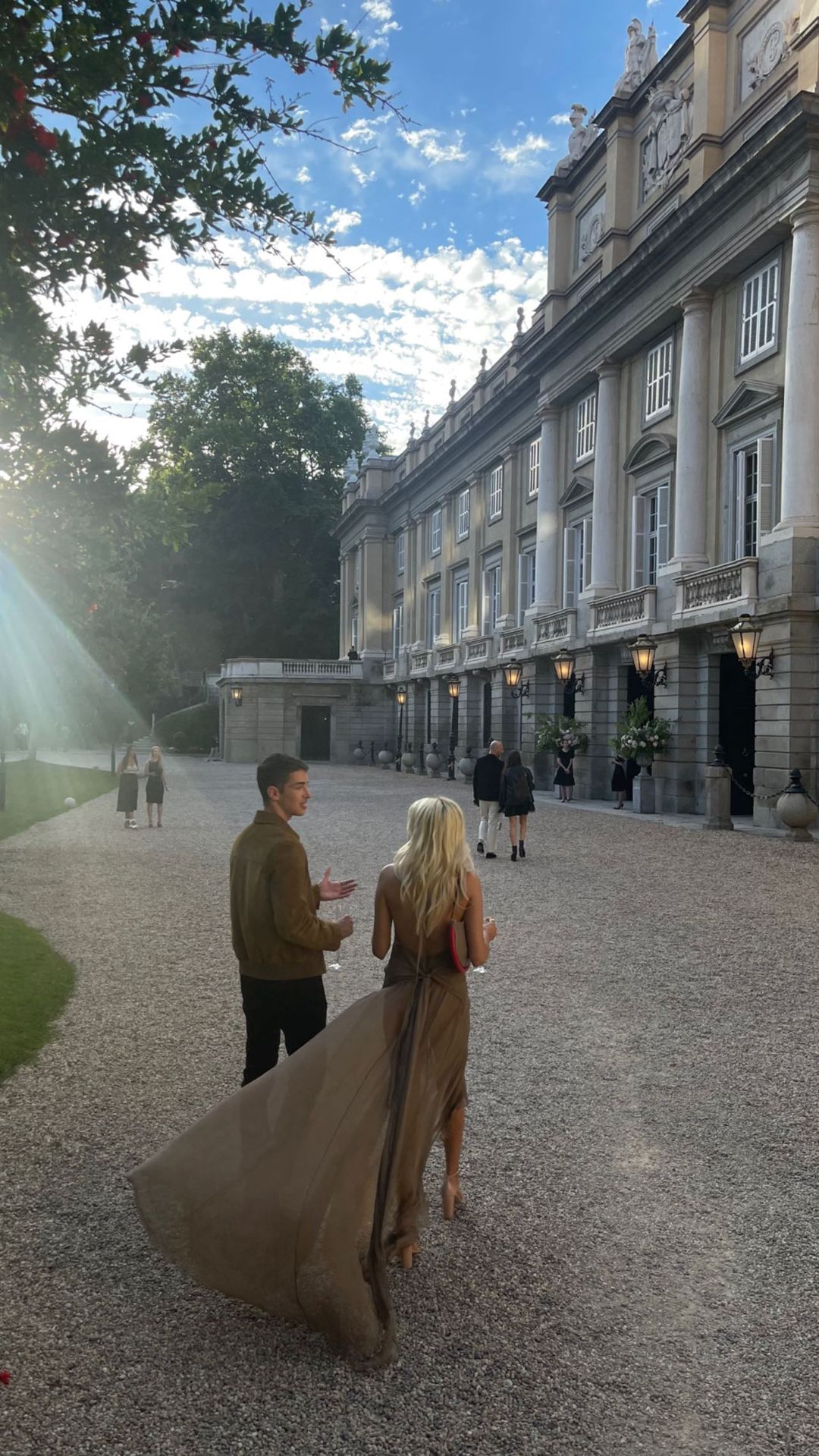 Acesso Manu Rios on Twitter: "Manu Rios e Valentina Zenere na exibição
