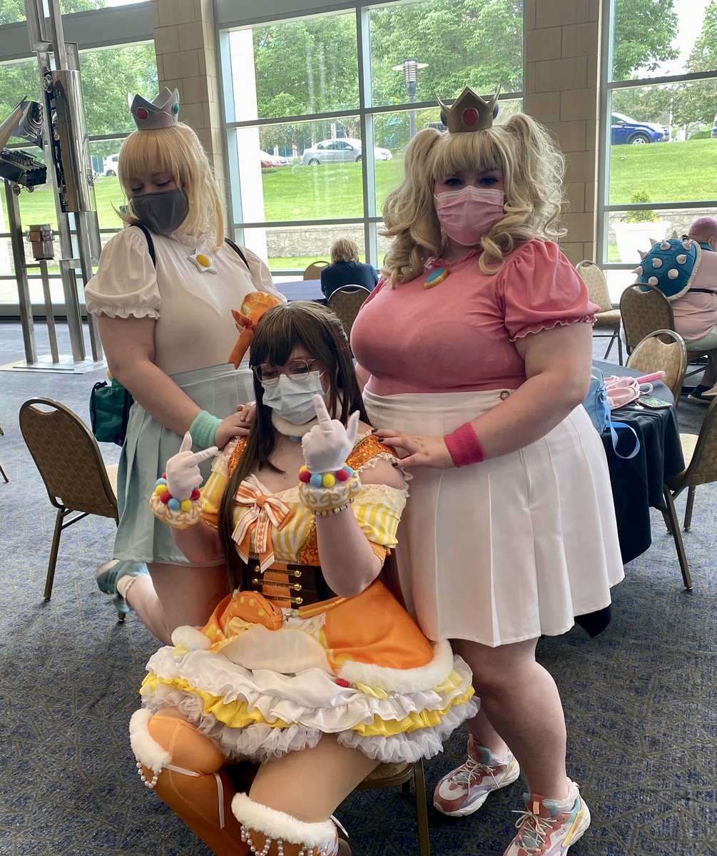 prodigalegg's tweet image. a family can be 2 princesses and their problem child