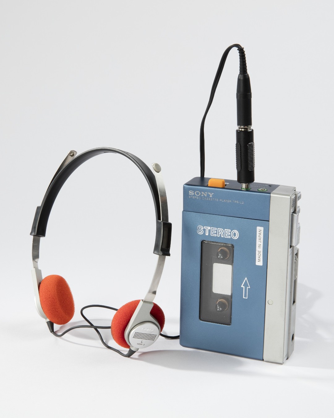 Monkey listening to Red Dead Redemtion's music on sony walkman