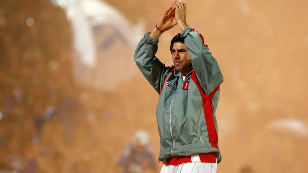 maxi_cardenas's tweet photo. Hace 13 años, Marcelo Salas jugaba su partido de despedida. El ídolo que llevó a todos los niños a celebrar sus goles en los recreos o en el barrio con rodilla al piso y dedo al cielo. https://t.co/KdIpBtohZ7