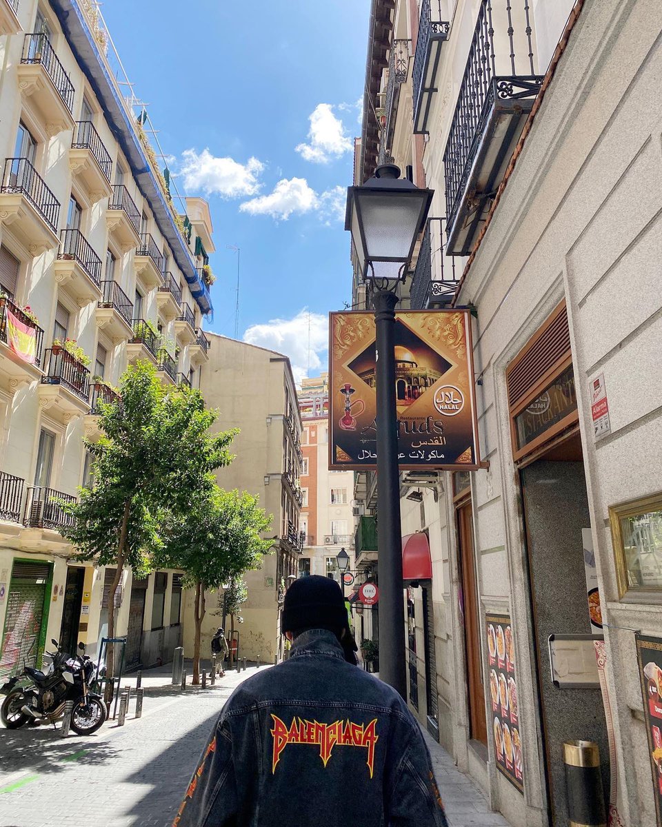 ㅤㅤㅤㅤ
ㅤㅤㅤ
ㅤ   ㅤ           julie.vlog.🇨🇵
           PARIS !!!  the weather was lovely
        today so we went for a walk around
           and visited the eiffel tower🗼!!

ㅤㅤ