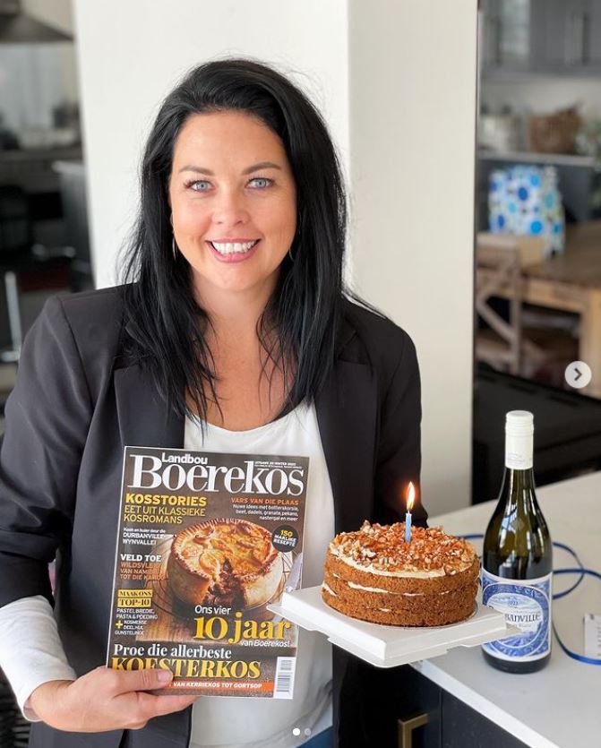 “Kosbaar is ‘n fantastiese resepteboek. Die pragtige foto’s by elke resep het my sommer dadelik lus gemaak om die disse te maak.” Lesersindruk

KOSBAAR deur <a href="/ElmarieBerry/">Elmarie Berry 🌟🥂🌟</a> is nou beskikbaar: bit.ly/3Absj56

(📸: Elmarie Berry)