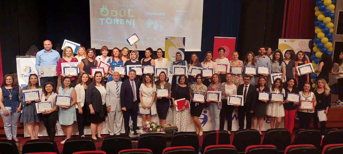 İl Milli Eğitim Müdürlüğümüzün düzenlediği tören ile 2021 yılı eTwinning Kalite Etiketi  ile ödüllendirilen ilçemiz öğretmenlerini tebrik eder başarılarının devamını dileriz <a href="/cagatay33/">Hüseyin Özcanlar</a> <a href="/Sariyer_MEM/">Sarıyer İlçe Millî Eğitim Müdürlüğü</a> <a href="/eTwinning_ist/">eTwinning İstanbul</a>