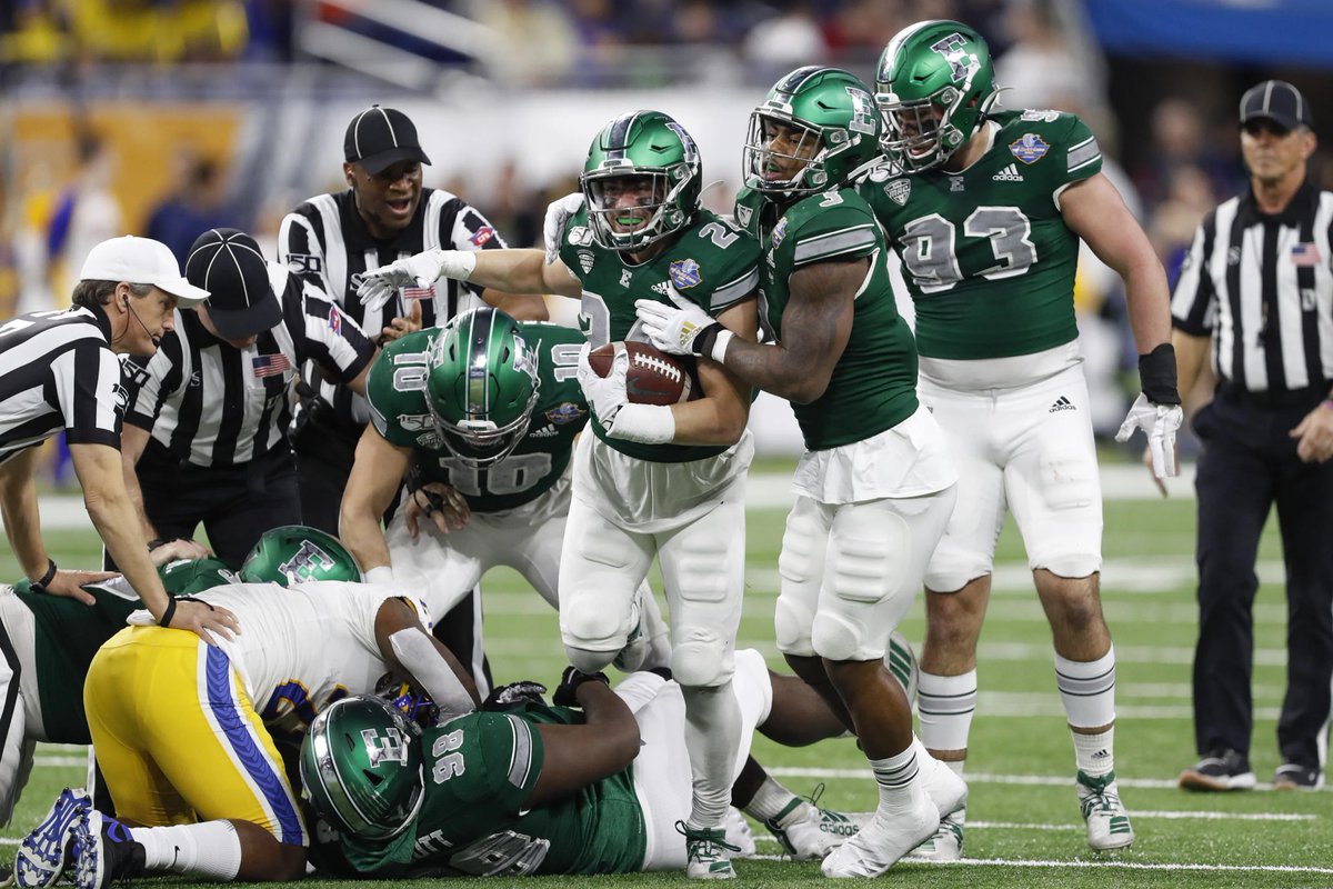 After a great call with <a href="/Coach_Creighton/">Chris Creighton</a> I’m excited to announce my first D1 offer from eastern Michigan!!!🟢⚪️  <a href="/CoachBenNeedham/">Ben Needham</a> <a href="/CoachSCoughlin/">Sean Coughlin</a> <a href="/coachlalonde_/">Jamie Lalonde</a> <a href="/coachbigdawg7/">Larry Jusdanis</a> <a href="/HerechukR/">Riley Herechuk</a> <a href="/FootballNorthca/">Football North 🇨🇦</a> <a href="/AllenTrieu/">Allen Trieu</a>