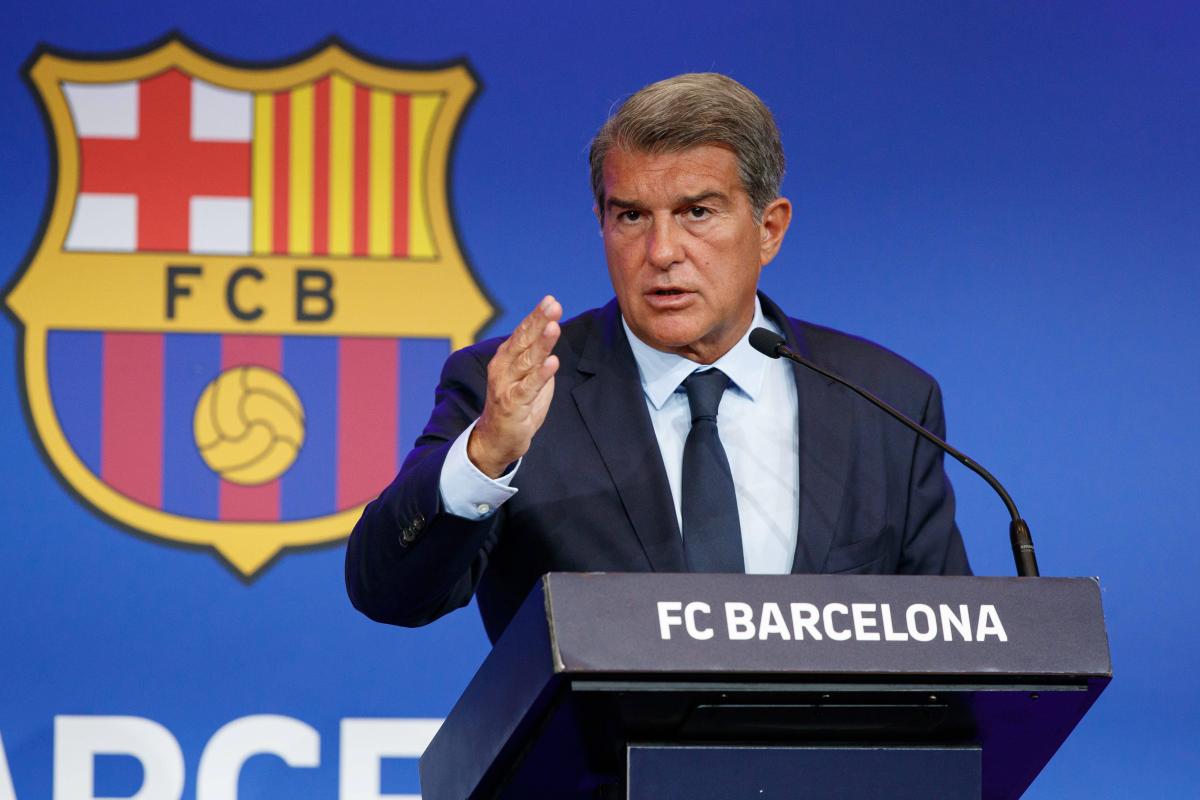 partidazocope's tweet photo. 💥 Informa @victor_nahe

❌ El @FCBarcelona no se acogerá al fondo CVC

👀 @JoanLaportaFCB y el área económica imponen su criterio sobre el del área deportiva (que exigía firmar ya CVC para tener margen salarial)

📻 #PartidazoCOPE https://t.co/Jk4aOPPYKm