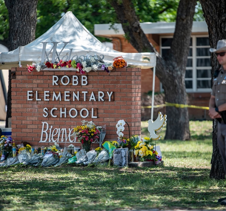 dennyhatch's tweet photo. Quit with the flowers! Let's Talk Truth to the Gun Lobby, Congress, Supreme Court and the Media. Show the grade school massacre—tiny innocent bodies, heads blown to bits and covered in bright red blood gunned down in one another’s arms.
https://t.co/wRbcJGnrwY https://t.co/3SigX99XhD