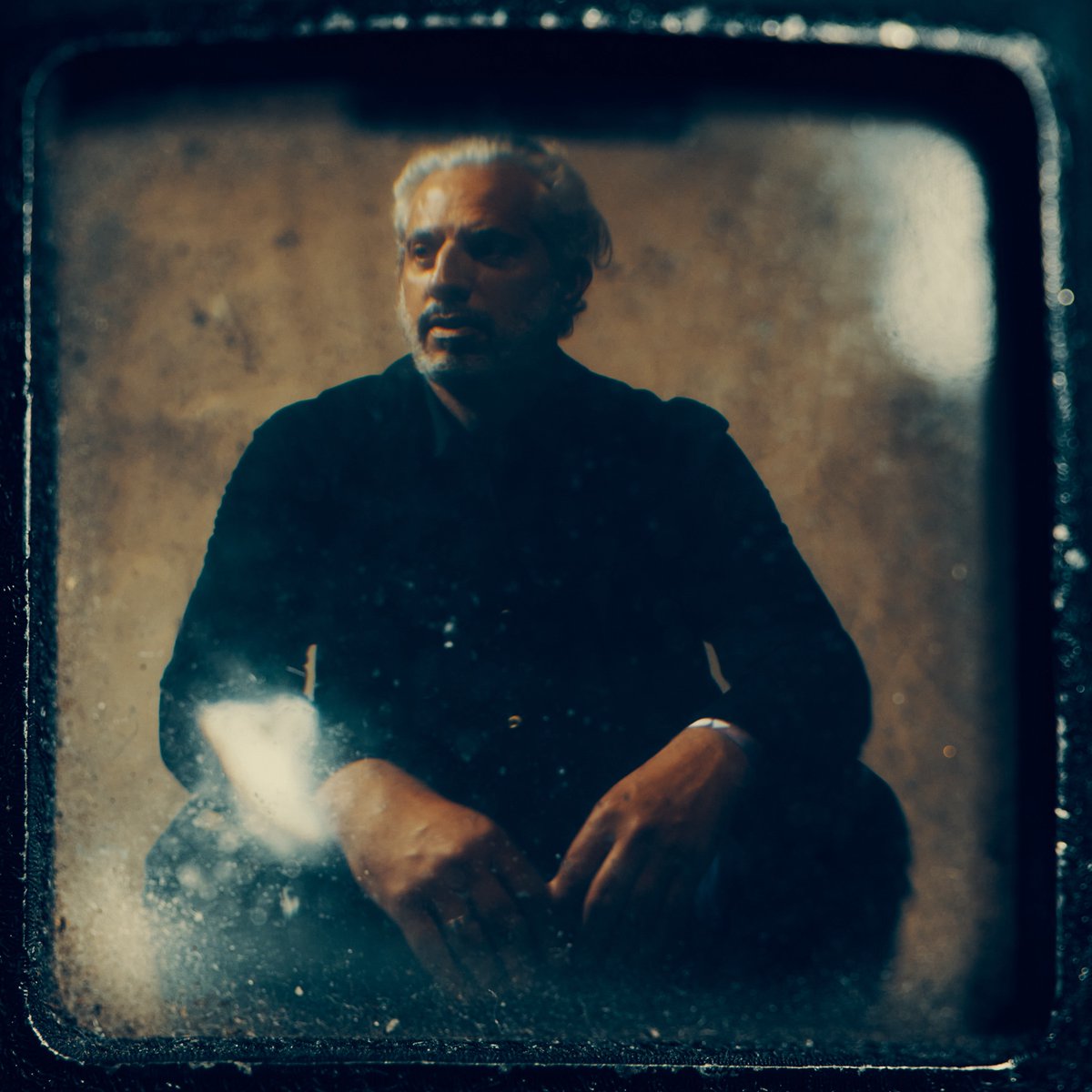 jeremycowart's tweet photo. U2, Madonna, @BoredApeYC, @worldofwomennft… @guyoseary manages all of them. I was so thrilled to photograph him for a few. #VeeCon #Web3Yearbook https://t.co/jn6X39r0ew