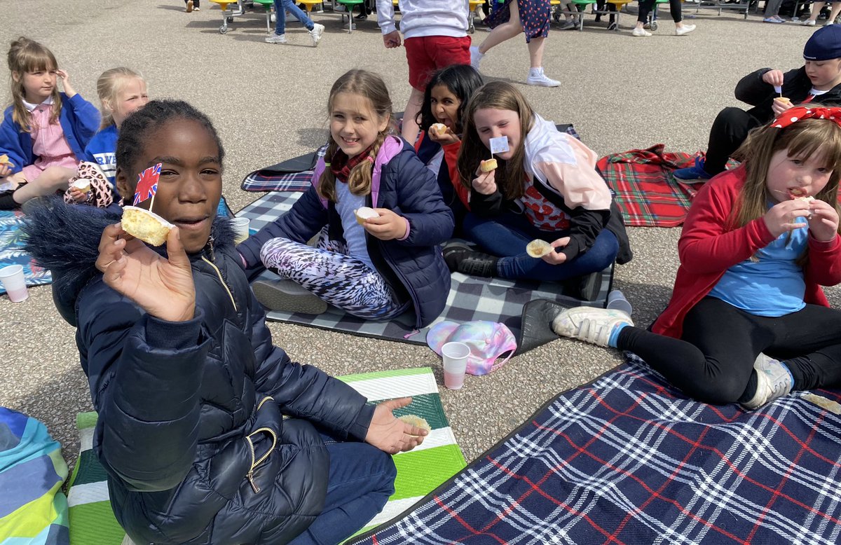 Miss Maxwell tweet media