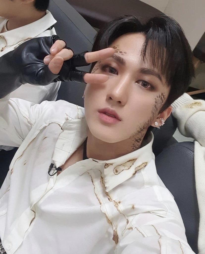 myeoncas's tweet photo. changbin selfie genius 
#Changbin #창빈
#셀카천재_여기왔다 https://t.co/44jP0CWSc4