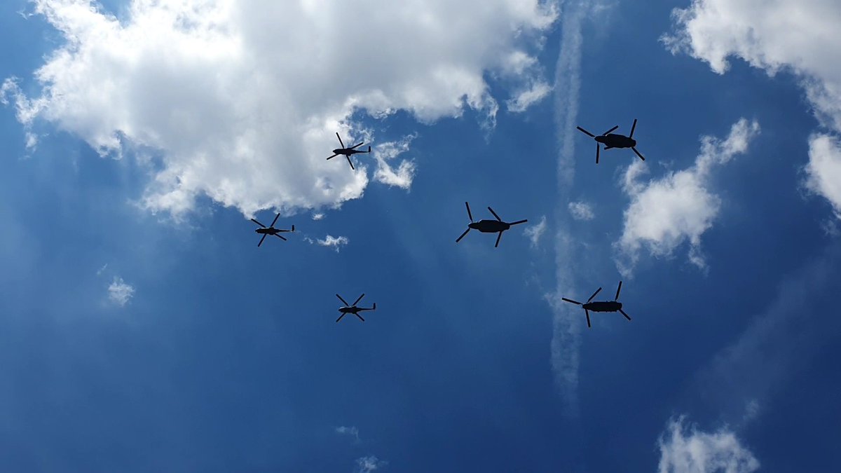 ldjbUK's tweet photo. #PlatinumJubilee flypast https://t.co/6wH6dulfN2