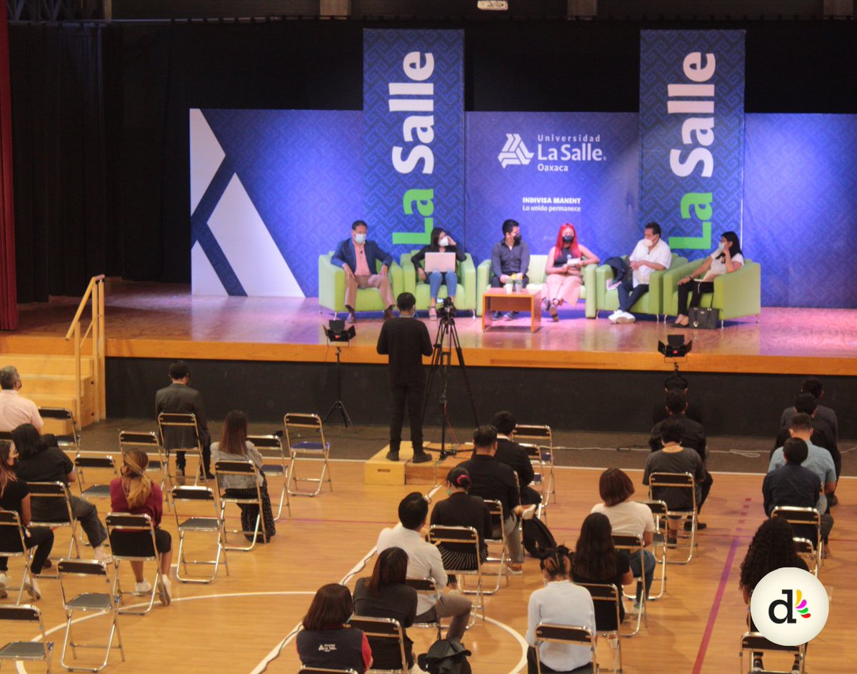 DiscusionesDesa's tweet photo. Ana Lilia Pacheco, Citlalli López, Humberto Cruz y Pedro Matías participaron el día de ayer en el Panel #discusionesparaeldesarrollo: Una mirada desde el periodismo, en el que se tocaron ocho problemáticas en el estado de Oaxaca.
#LaSalleOaxaca
#Periodistas https://t.co/T4bWUDWHMb