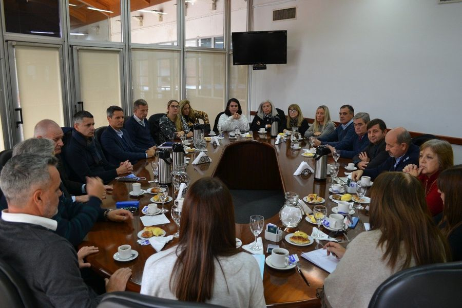 calzlomas's tweet photo. 📌Se llevó a cabo la reunión del Consejo Directivo del #CALZ, donde se les dio la bienvenida a los nuevos consejeros que comenzarán sus funciones a partir de este año. https://t.co/tSOSJvjMTT