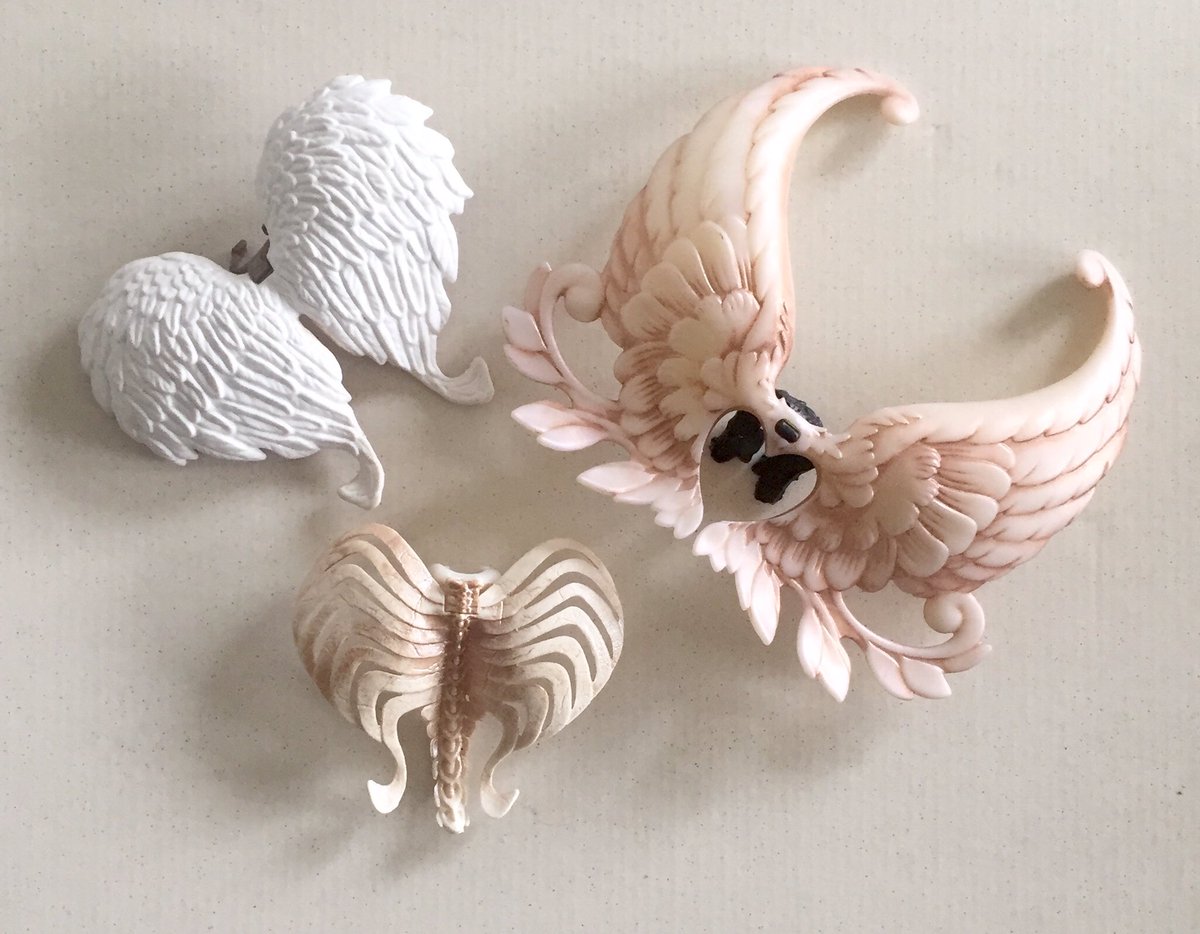 MHEuroCollector's tweet photo. Wings 

(Photo credit: me) 

#dolls #MonsterHigh #EverAfterHigh https://t.co/xzzVejbeq5