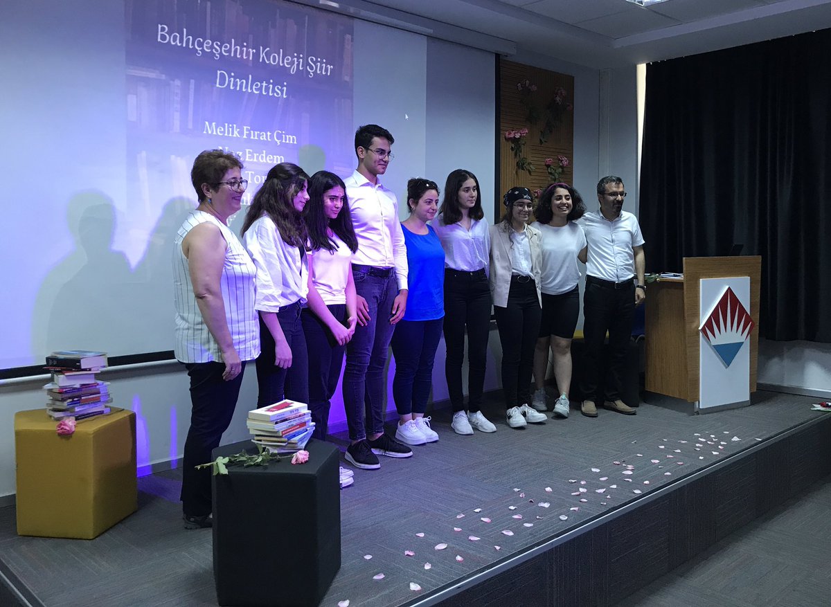 BHevsel's tweet photo. Bugün günlerden Ahmet Arif

Öğrencilerimizle şiirler okuduk, şairin ve şiirin dokusuna ses verdik.
📚❤️💙
#Bahçeşehirkoleji #BKDiyarbakır https://t.co/QtHqpA3Im0