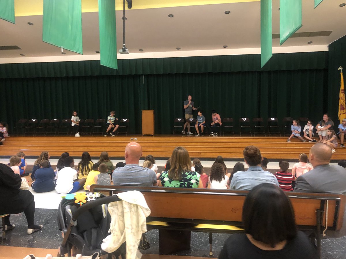 OwlsVeeder's tweet photo. Our 4th graders are the contestants in today’s Spelling Bee! Good luck to our winners! #HowManyWords https://t.co/WCvtH7YCCN
