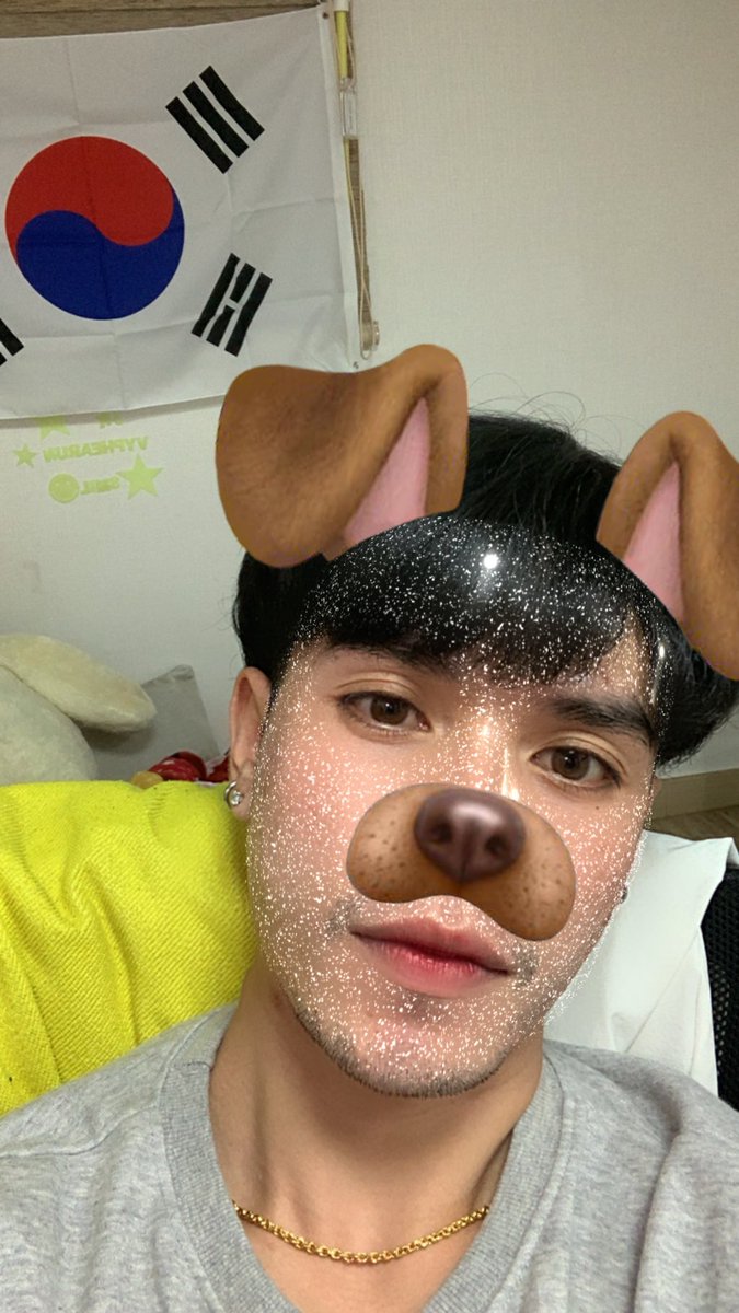 songchon2's tweet photo. Good night sweet dreams 😘 https://t.co/JzL8FYCo46