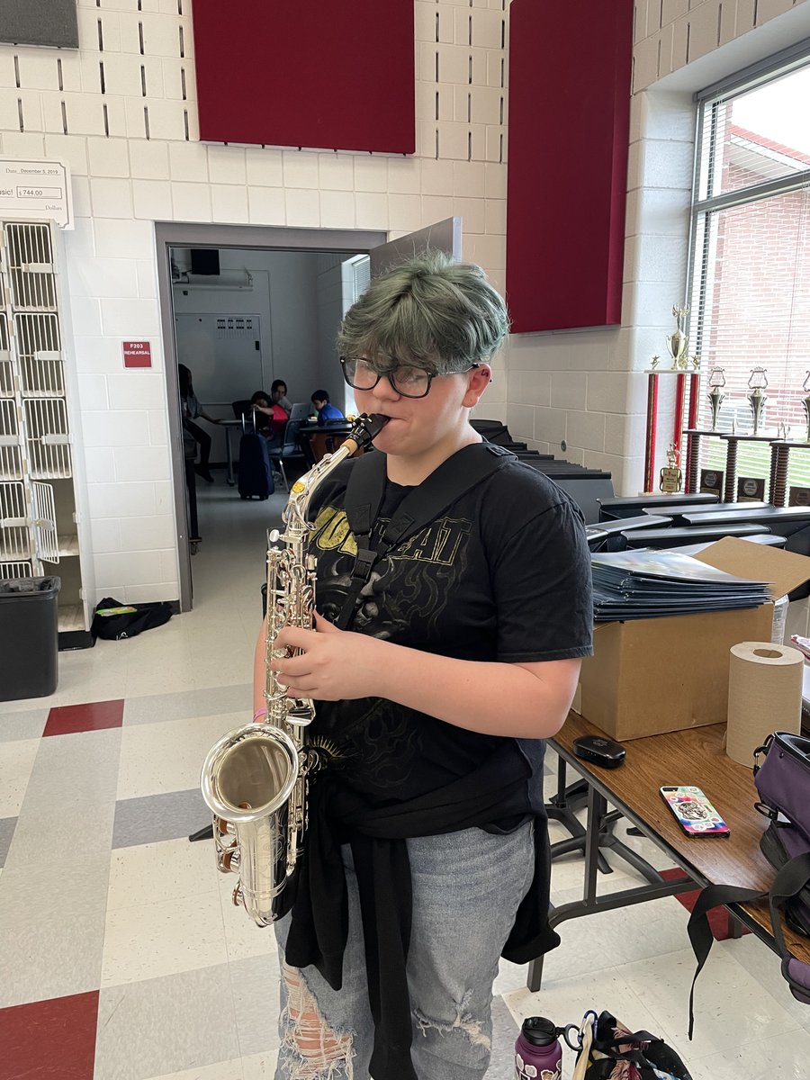 One of scholars, Trinity Cain, is going into the summer with a brand new, professional saxophone! We are so excited for Trinity! <a href="/ManorMiddle/">Manor Middle School</a> <a href="/ManorISD/">Manor ISD</a> <a href="/manorfa/">alazmie</a> <a href="/TitanRegiment1/">@TitanRegiment</a>