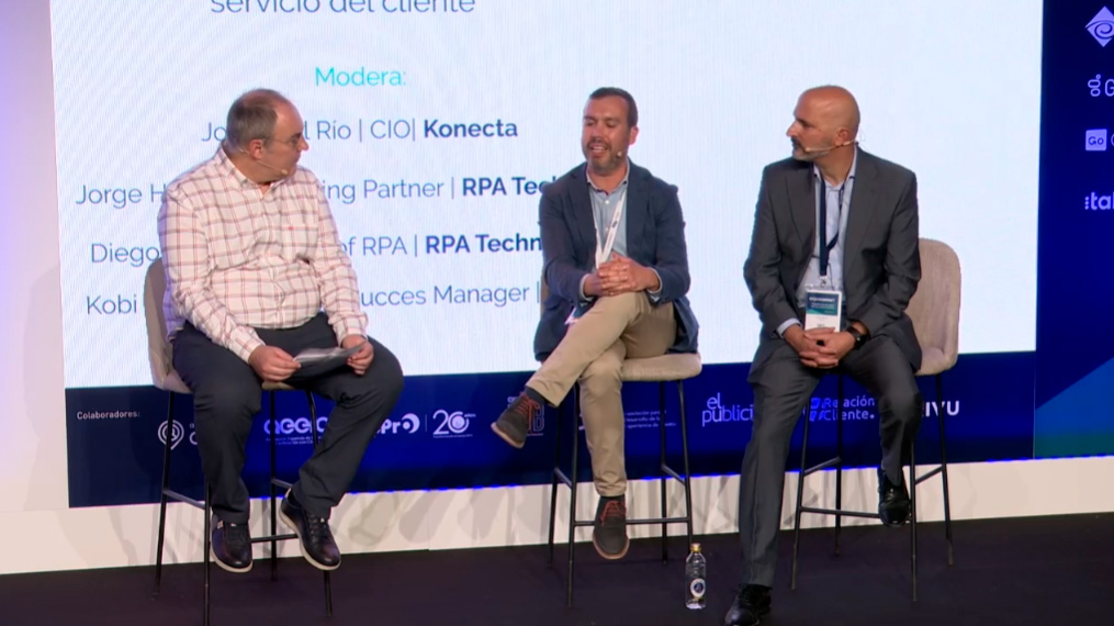 Comienza "Coworking Automation: Agente y robot al servicio del cliente", la charla que, moderada por Jorge del Río, CIO de Konecta, tiene como protagonistas las reflexiones de Diego Alonso, Head of RPA en RPA Technologies, y Yaacov (Kobi) Shaal, Customer Success Manager de UiPath