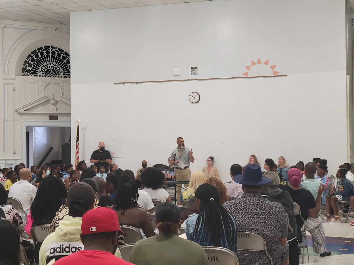 CHUHScience's tweet image. What a great turnout for @CHUHNoble Grade 5 Promotion Ceremony! Thank you to Dr. Johnston for his warm welcome to @CHUHMonticello for Noble&apos;s Class of 2029!