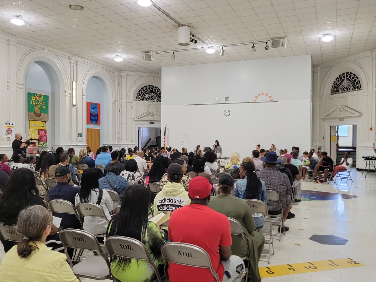 CHUHScience's tweet image. What a great turnout for @CHUHNoble Grade 5 Promotion Ceremony! Thank you to Dr. Johnston for his warm welcome to @CHUHMonticello for Noble&apos;s Class of 2029!