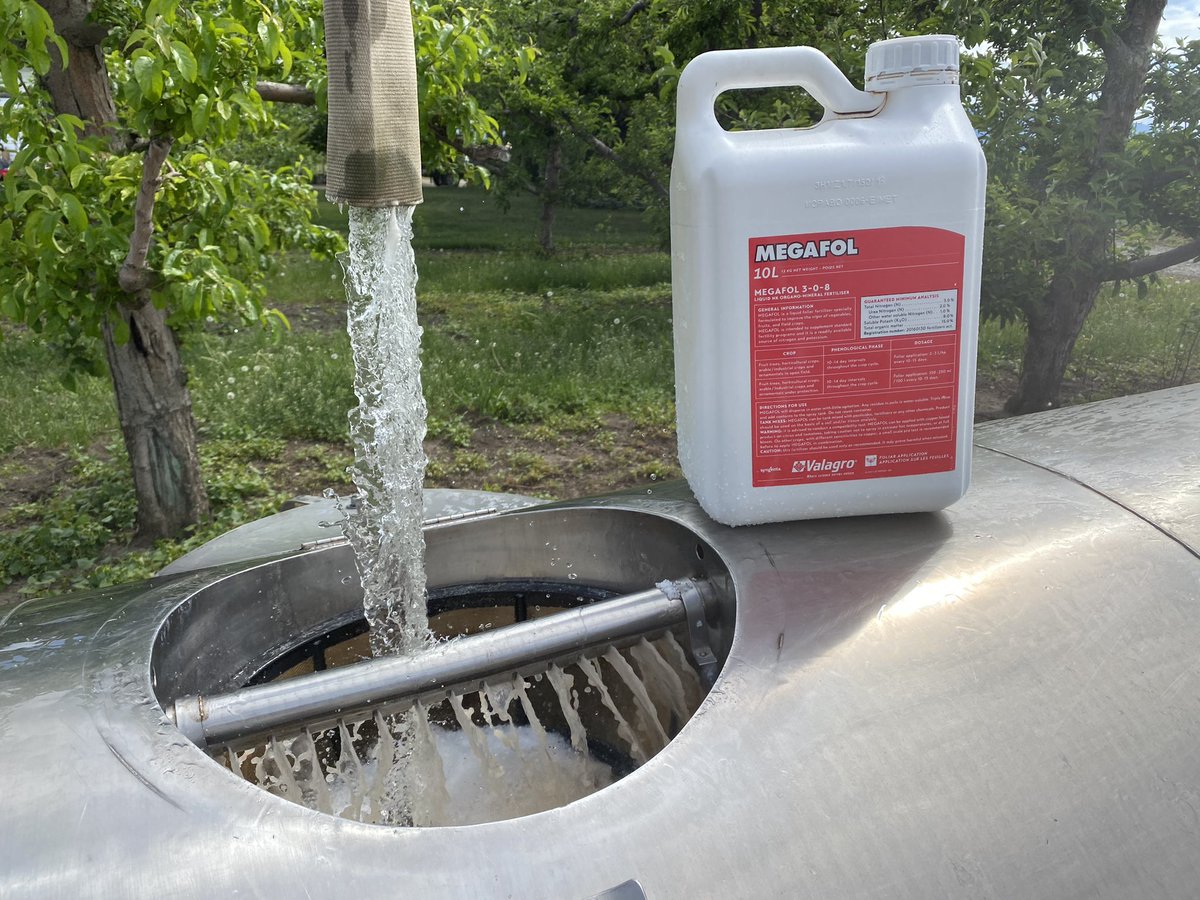 AppleHank's tweet image. With the cooler,slower spring we have been having in BC, I have been adding in Megafol at pink, petal fall and first cover to optimize fruit growth. @syngentacanada #fieldperformance