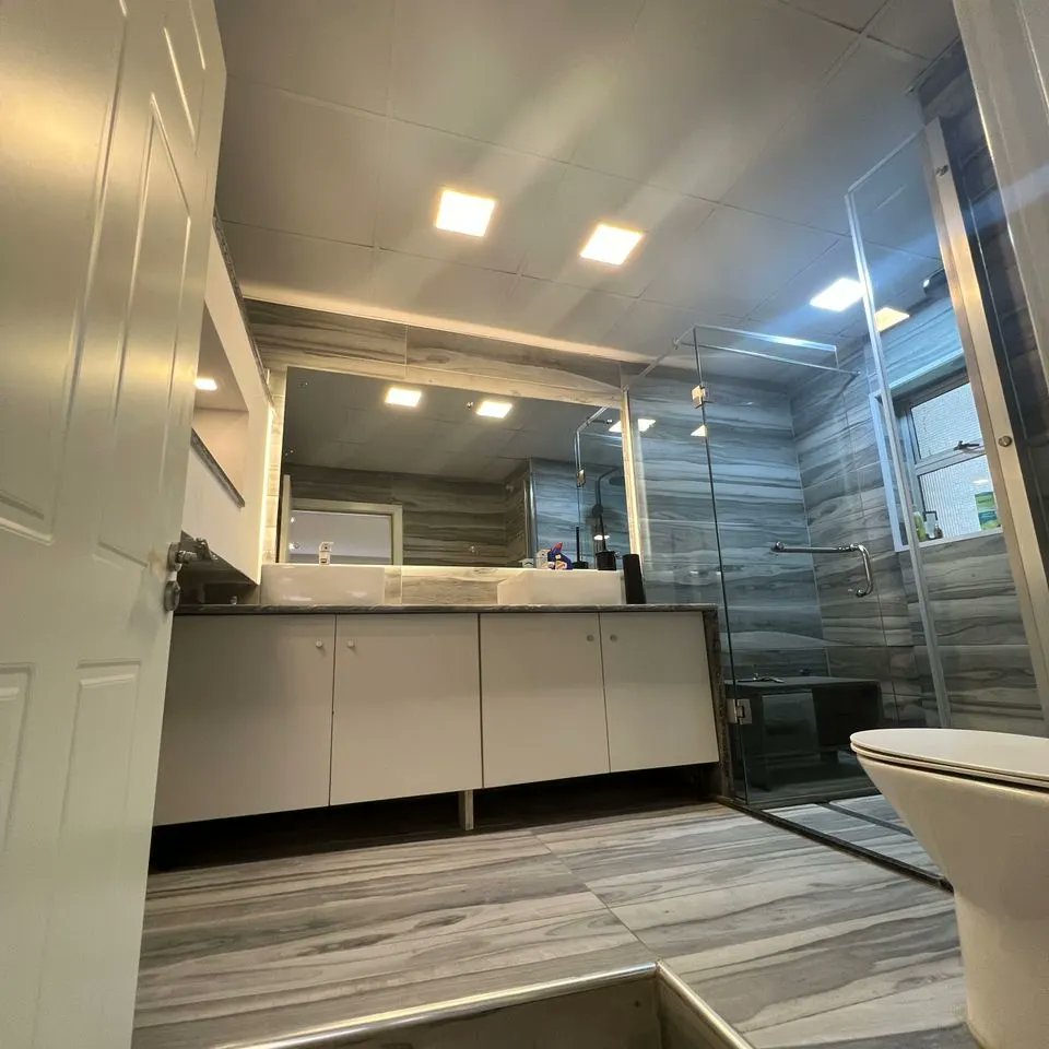 Castleygroup's tweet photo. Restroom Aesthetics and Aluminium Doors by Castley General Construction Ltd.

You really need to try us on every Construction needs of yours, we're the very best you can find around

A trial will indeed convince you!
Hire Us!😊
#Castleygroup 
#CastleyGeneralConstruction 
#Castley https://t.co/UiWrlBJh8P