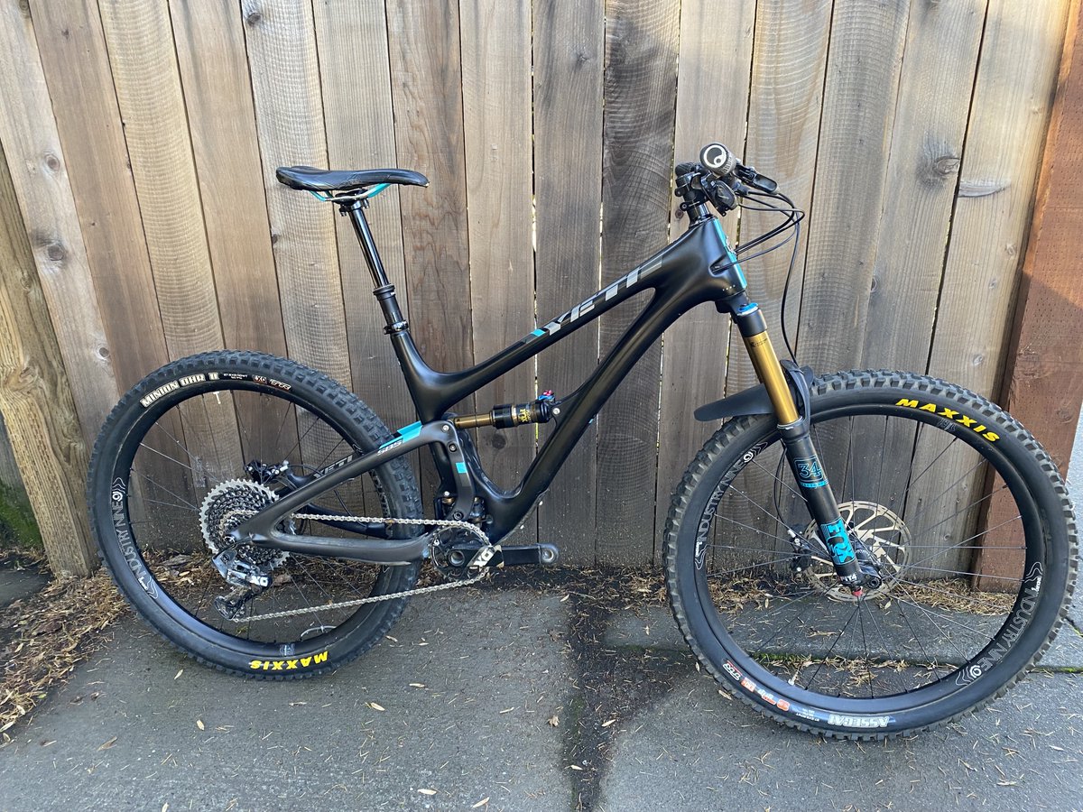 spinlister.com/rides/37803-bi… If you want to leave the skinnies at home and #sendit in the #bayarea this weekend, this ride is for you. Book it today before someone beats you to it #spinlister #shredlister #bikerentals #onlinerentals #sharingeconomy #fullsend #biketravel #mtb