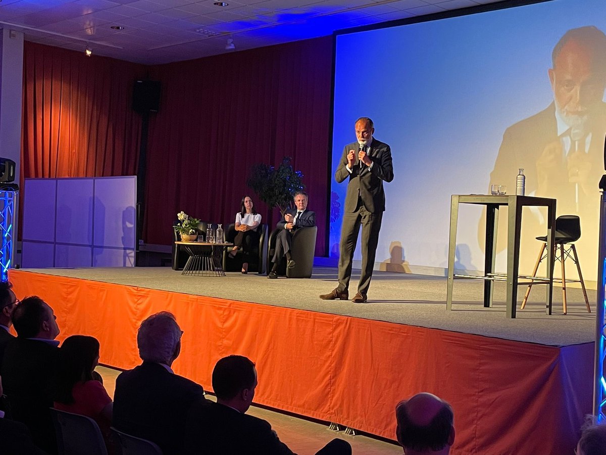 EPhilippe_LH's tweet photo. Hier en Île-de-France avec @dburkli et @ChristopheBechu pour exprimer mon soutien à mes amis @pybournazel et @NaimaMoutchou, candidats de la majorité présidentielle. 
#Législatives2022 https://t.co/Vpo71Or6E8