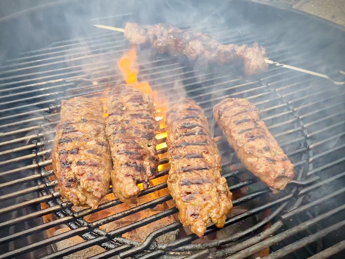 The theme today is luscious lamb. We’ve made Souvlaki with lamb steak and spicy Adana style kebabs with lamb mince. Flatbreads, salad, tzatziki, sauce and a lot of bbq smoked clothing!
.
.
<a href="/ukbbqweek/">UKBBQweek</a>