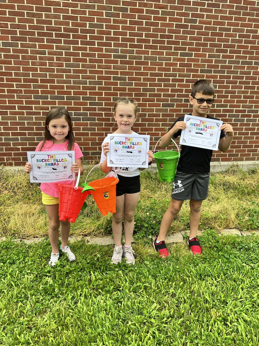 Congratulations to these three students for each earning the Bucket Filler Award! We are so proud! <a href="/skelloughBGCS/">Shannon Kellough</a> @MissBoehmBGCS <a href="/KaraffaAlyssa/">Alyssa Karaffa</a>