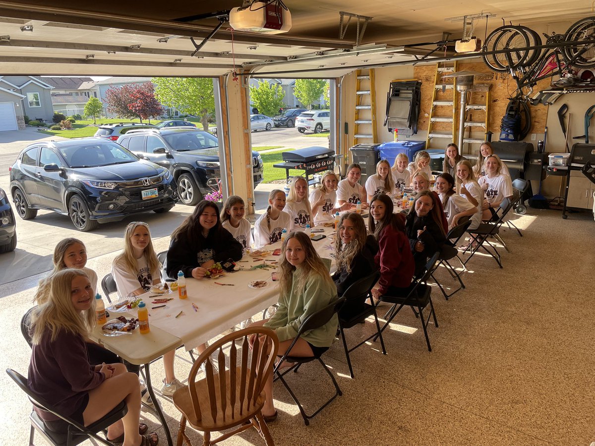A team breakfast before we head to Mandan for the State tournament. Game time 4:30 pm vs. Mandan #rollronnies