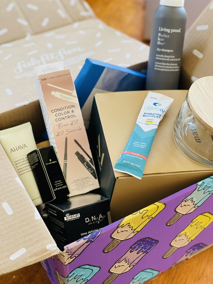 jordantheging's tweet photo. So excited about my new @FabFitFun box! Not sure why I waited so long to open it. Filled with awesome goodies! @BreathlessRsrts #fabfitfun #fffgiveaway #breathlessresorts #mybreathlessmode https://t.co/g8lUfcpkwb